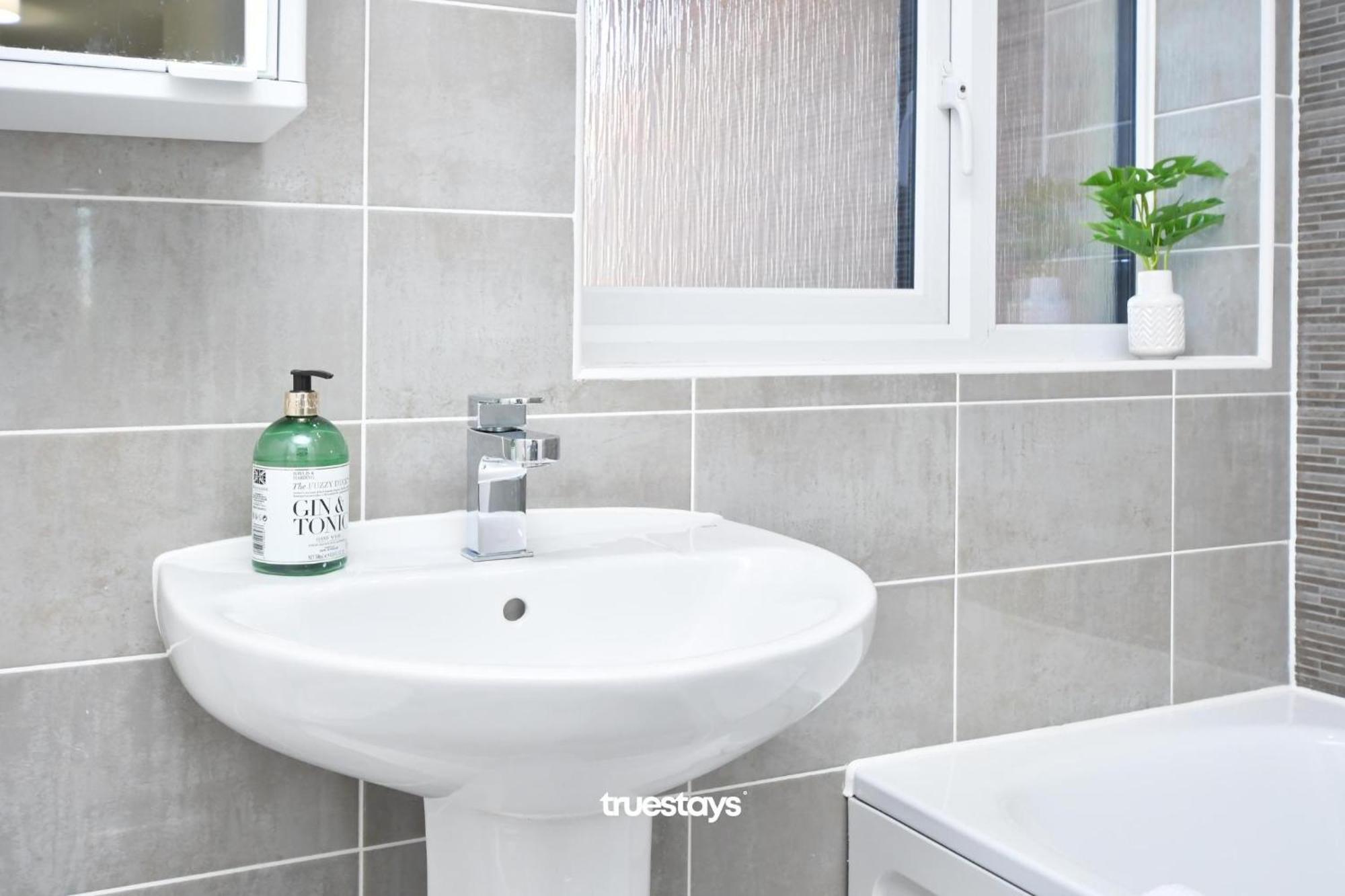 Regal House By True Stays - 3 Bedroom House In Stoke-On-Trent מראה חיצוני תמונה