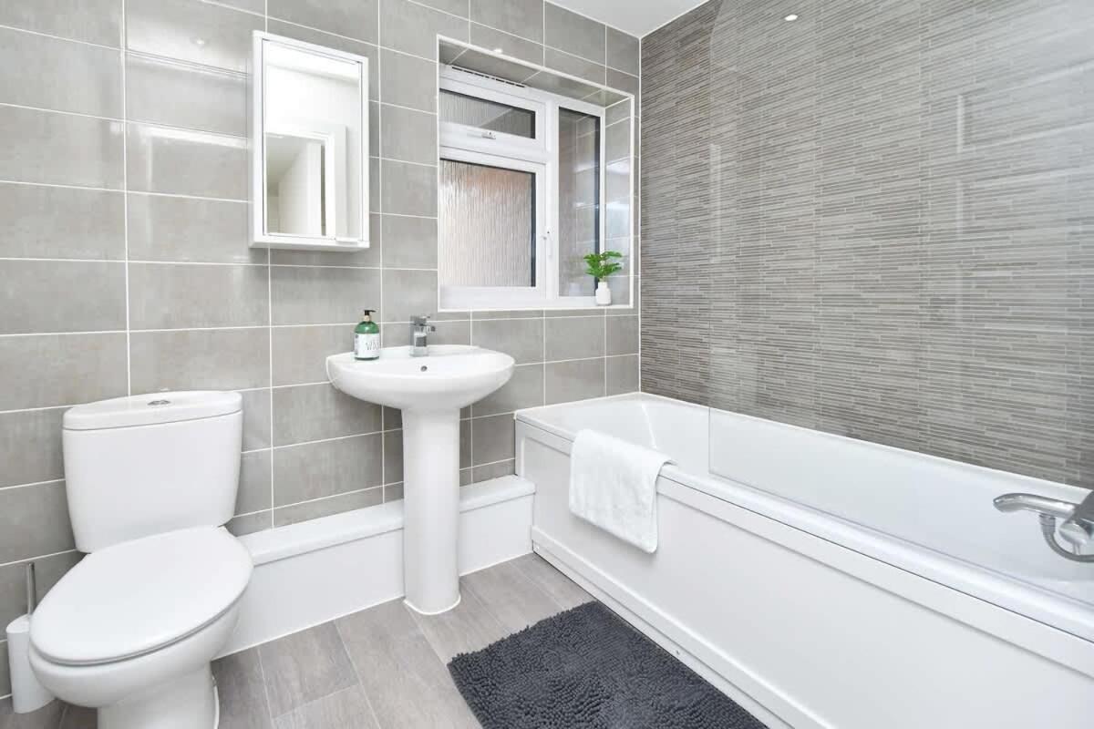 Regal House By True Stays - 3 Bedroom House In Stoke-On-Trent מראה חיצוני תמונה
