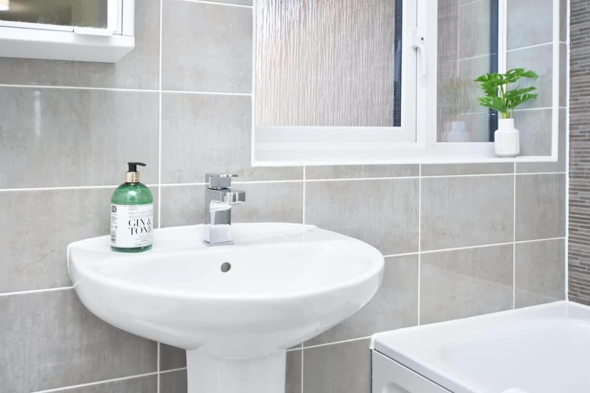 Regal House By True Stays - 3 Bedroom House In Stoke-On-Trent מראה חיצוני תמונה