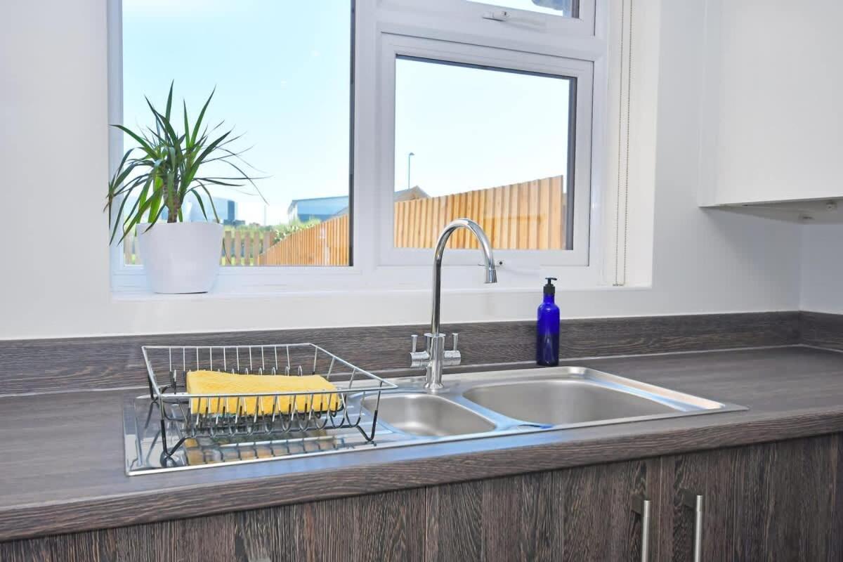 Regal House By True Stays - 3 Bedroom House In Stoke-On-Trent מראה חיצוני תמונה