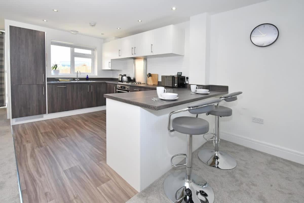 Regal House By True Stays - 3 Bedroom House In Stoke-On-Trent מראה חיצוני תמונה
